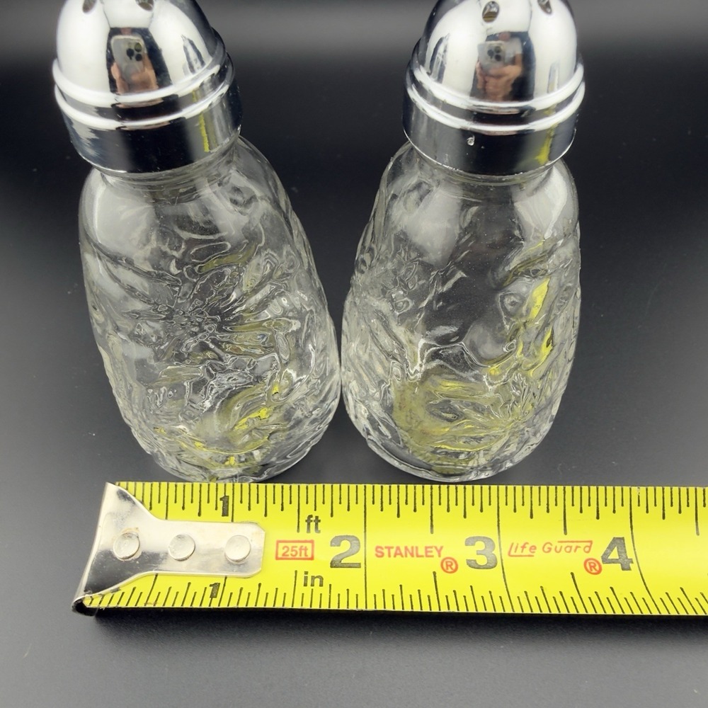 Princess House Fantasia Crystal Glass Salt & Pepper Shakers Embossed Poinsettia - Picture 8 of 12
